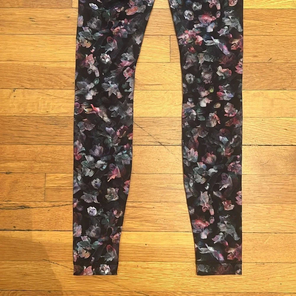 Lululemon Wunder Under High-Rise 28” Tight in Floral, size 2 - Picture 10 of 12